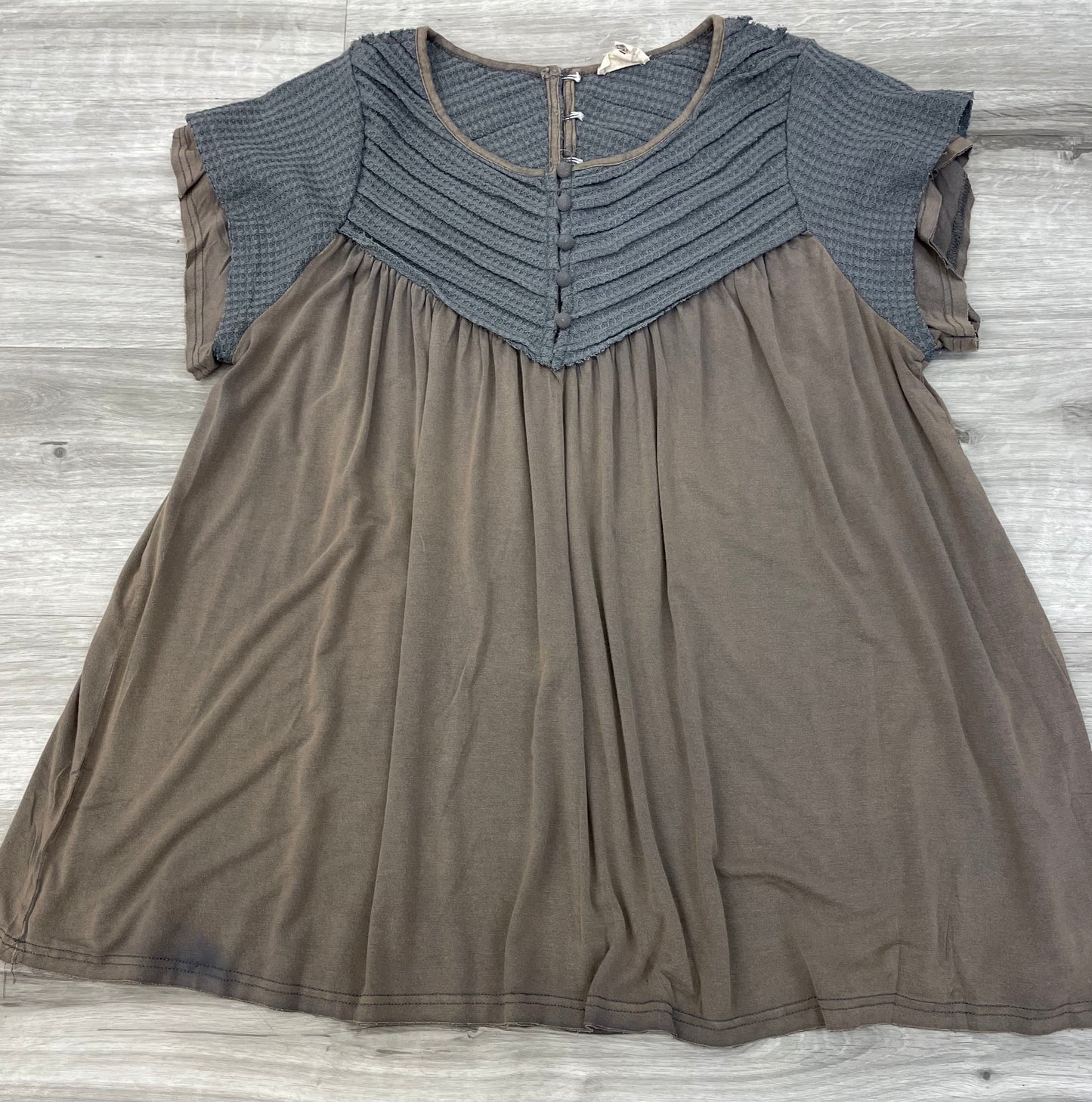 POL Button Front & Back Two Tone Cap Sleeve Top