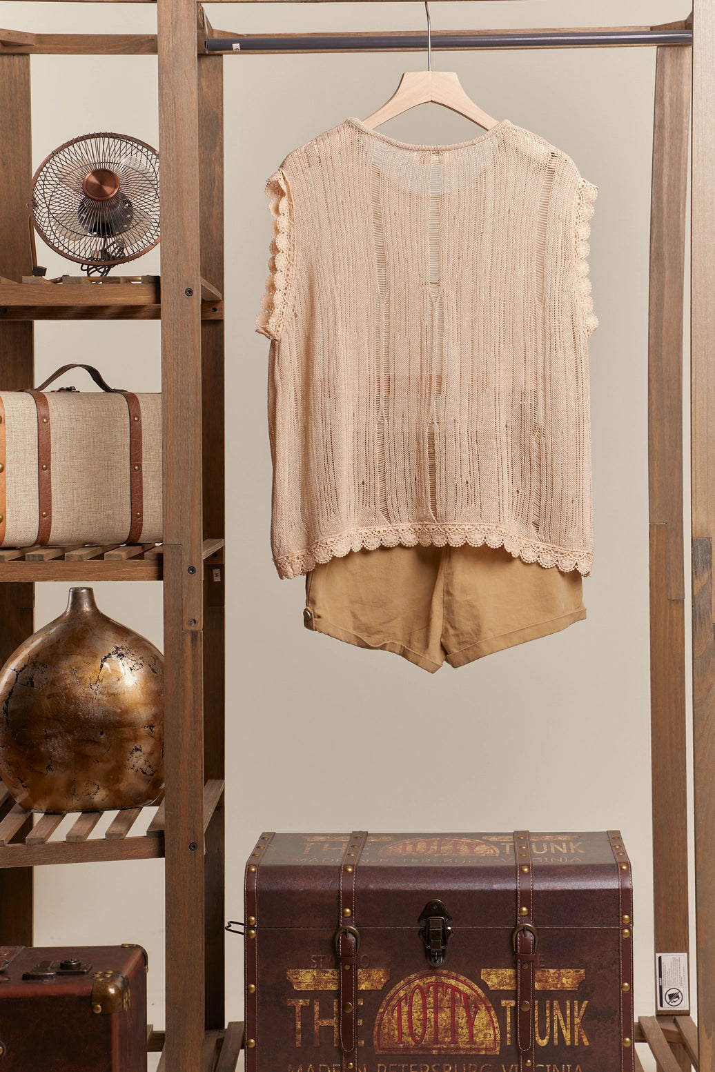 Mello Boat Neck Sleeveless Top With Lace Hem