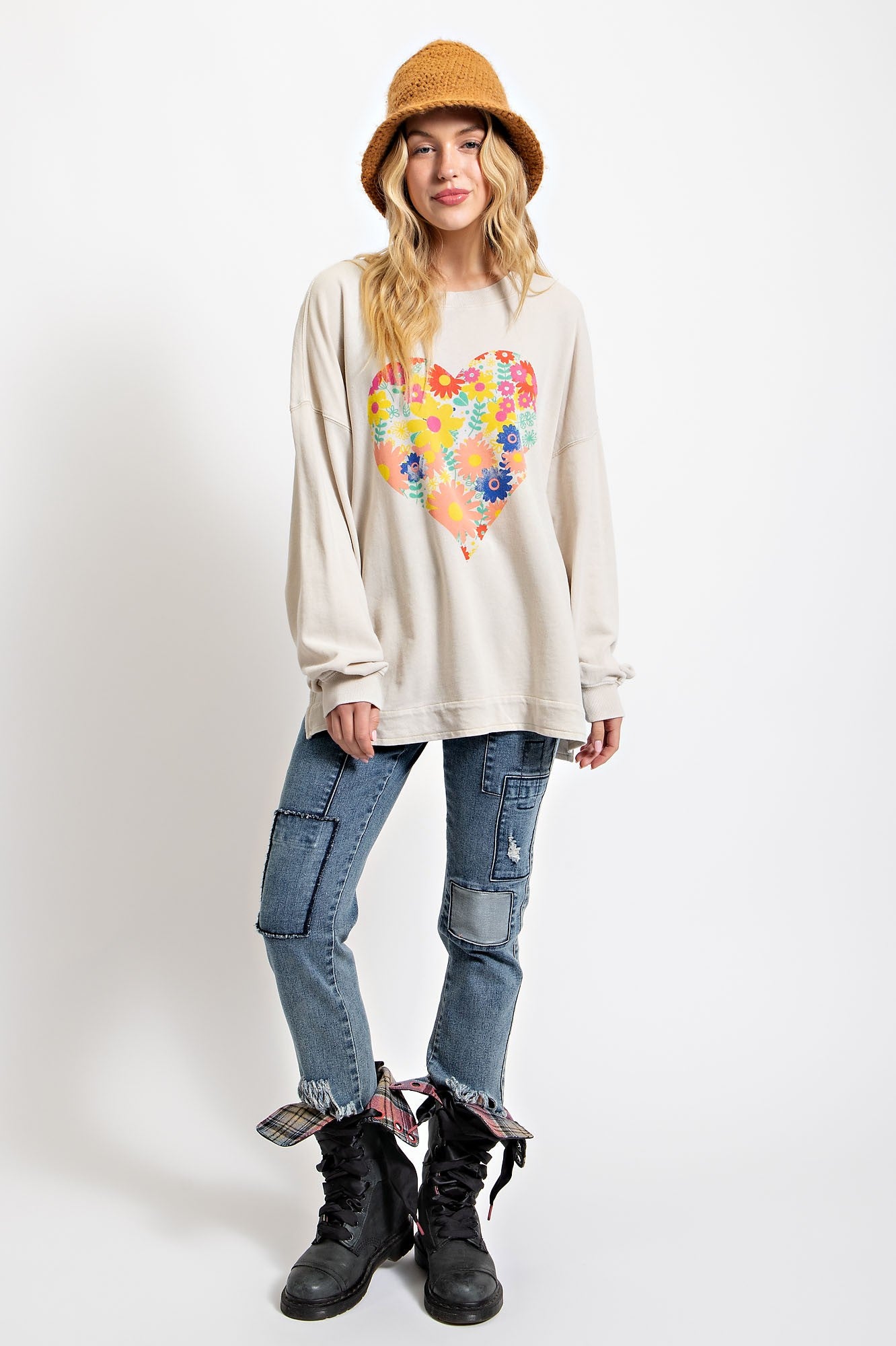 Easel Heart Print Washed Pullover
