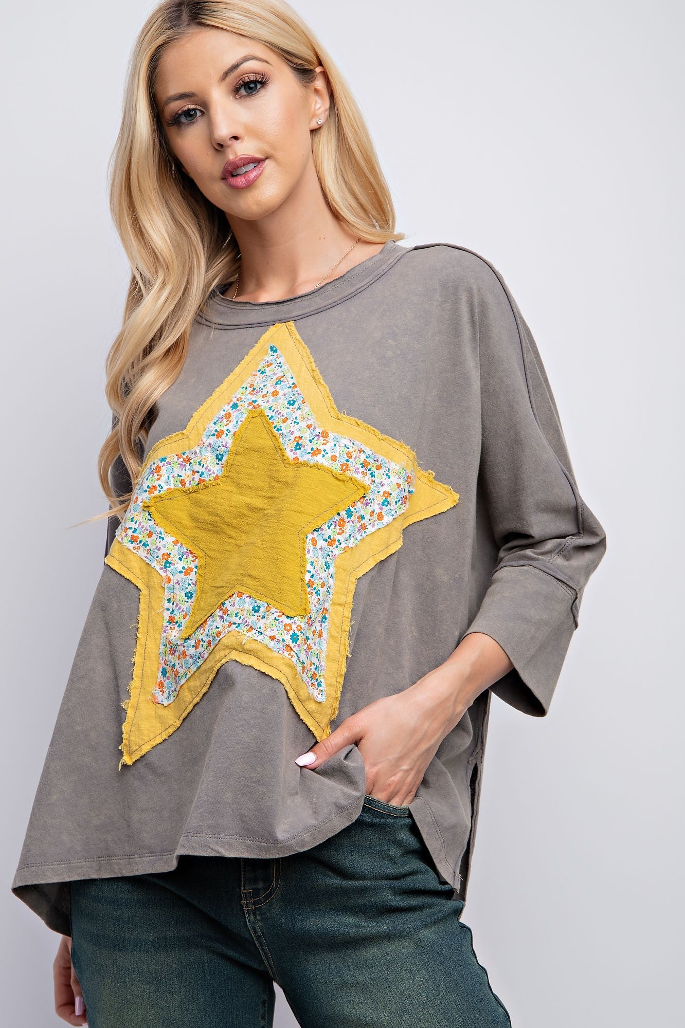 Easel Washed Cotton Slub Star Patch Front Top
