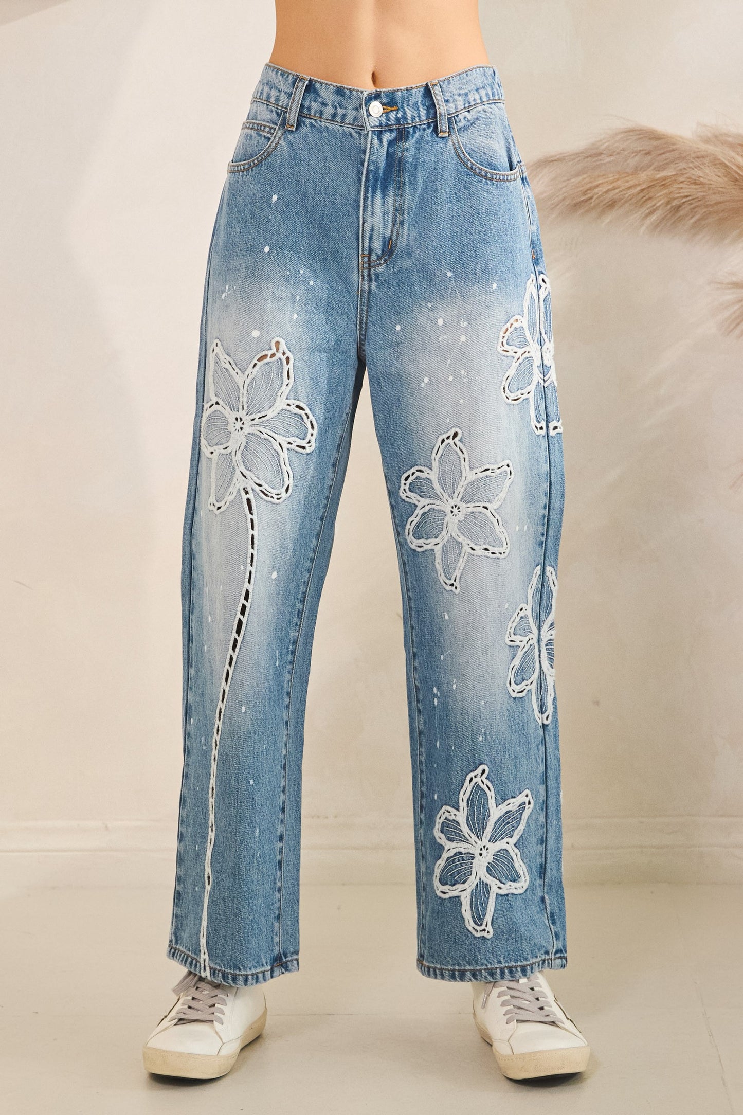 Oli & Hali Washed Floral Embroidery Straight Jeans