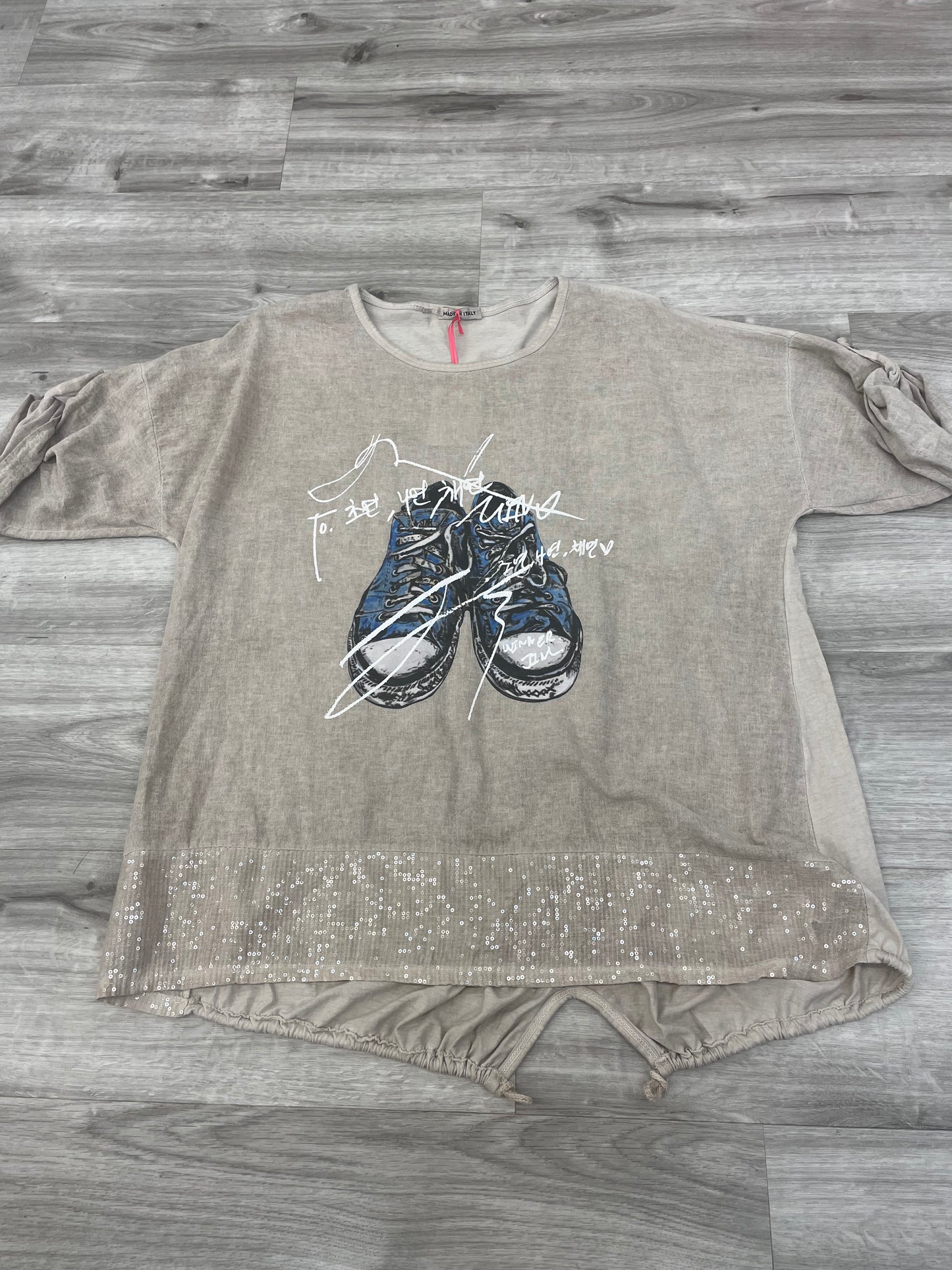 Yolly Graffiti Sneaker Top