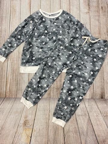 honeyme Gray Camo Stars Topshoneyme Gray Camp Stars Lounge
96%Polyester
4%Spandex