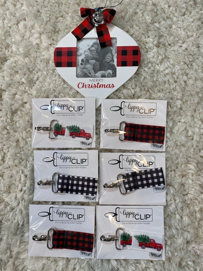 Holiday Lippy ClipsThe Original Balm Holder. Keep you lip balm within your reach with this clever product.Proudly sewn and packaged in the USA.