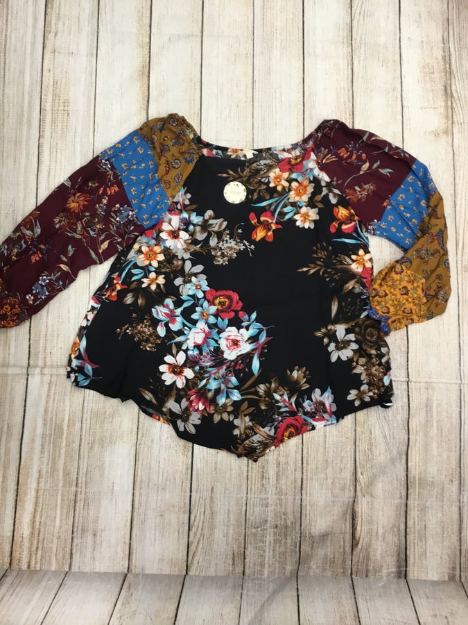 ODDI Floral TopFloral Block Desing top with Sleeves that can be 3 quarter or full length.

Also the the top  can be worn off the shoulder or a slouch neck line.