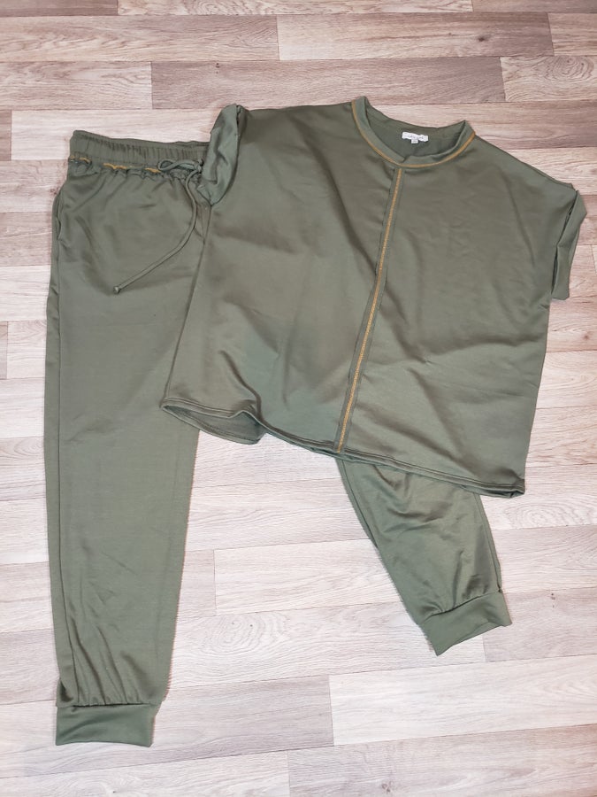 White Burch Olive you Lounge SetWhite Burch Olive Green Lounge  Set

65% Polyester
35% Rayon